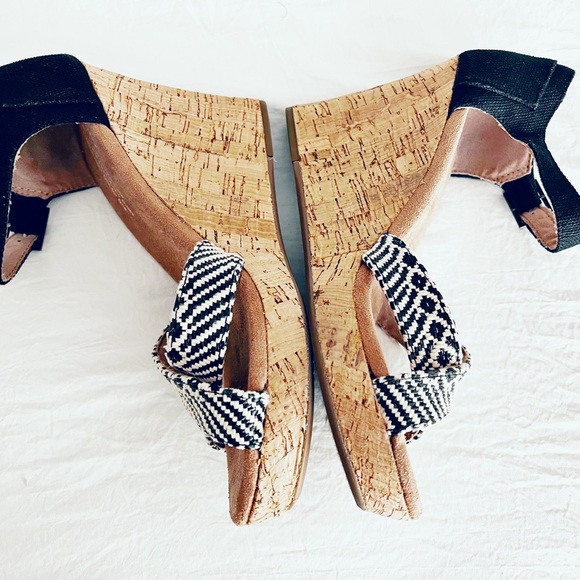 ☀️TOMS~ Strappy Wedges~ Size 8☀️ - Picture 10 of 16